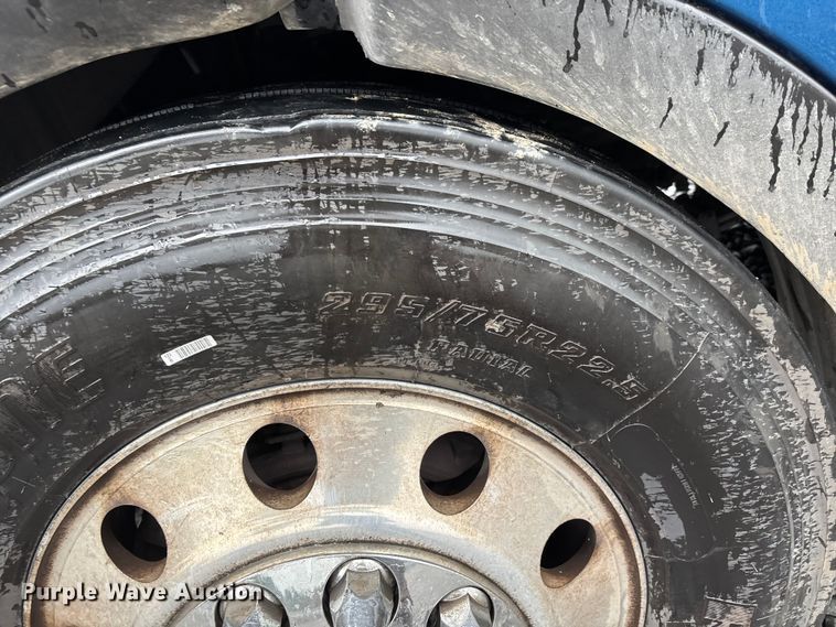 image for item YA1143 2020 Peterbilt  579 semi truck