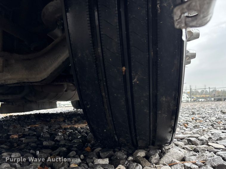 image for item YA1143 2020 Peterbilt  579 semi truck