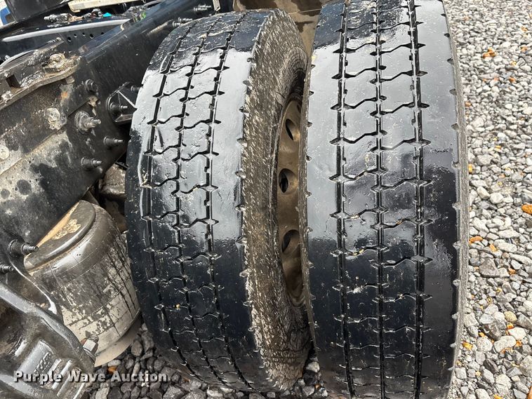 image for item YA1143 2020 Peterbilt  579 semi truck