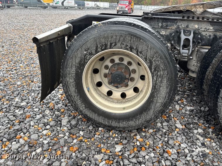 image for item YA1143 2020 Peterbilt  579 semi truck