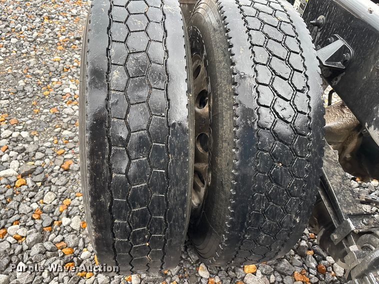 image for item YA1143 2020 Peterbilt  579 semi truck