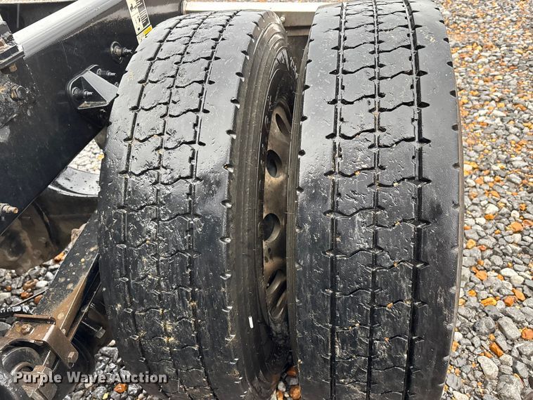 image for item YA1143 2020 Peterbilt  579 semi truck