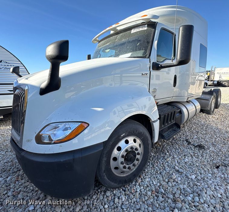 image for item YA1151 2019 International LT625 semi truck