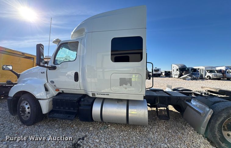 image for item YA1151 2019 International LT625 semi truck