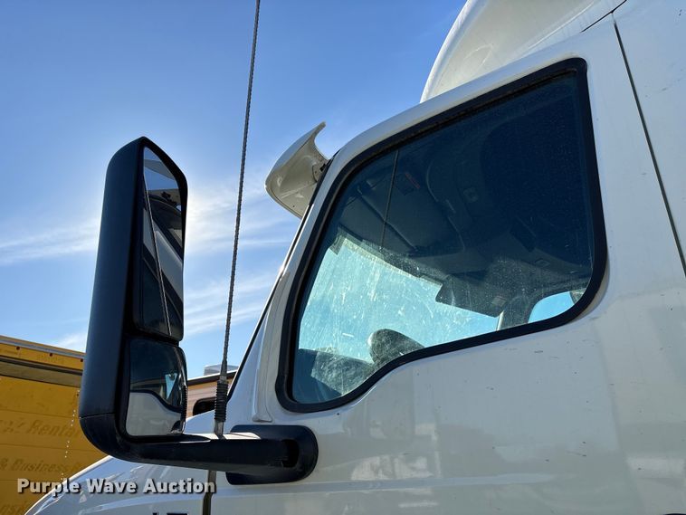 image for item YA1151 2019 International LT625 semi truck