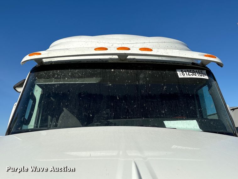 image for item YA1151 2019 International LT625 semi truck