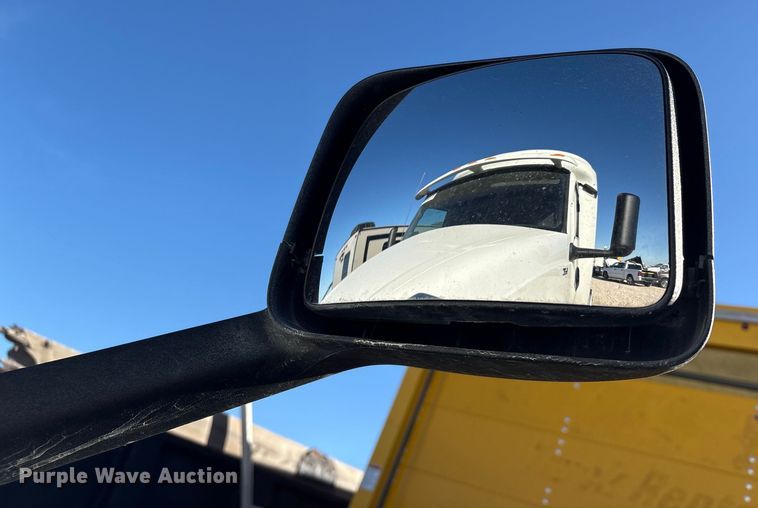 image for item YA1151 2019 International LT625 semi truck