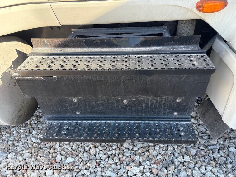 image for item YA1151 2019 International LT625 semi truck