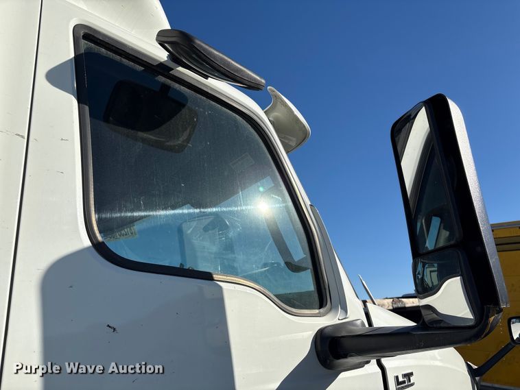 image for item YA1151 2019 International LT625 semi truck