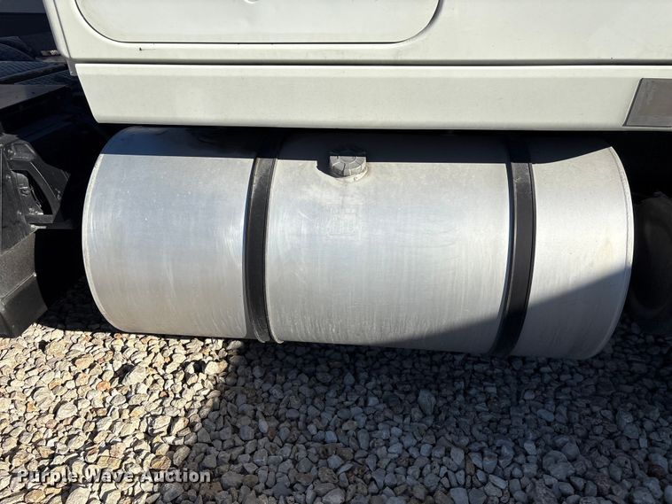 image for item YA1151 2019 International LT625 semi truck