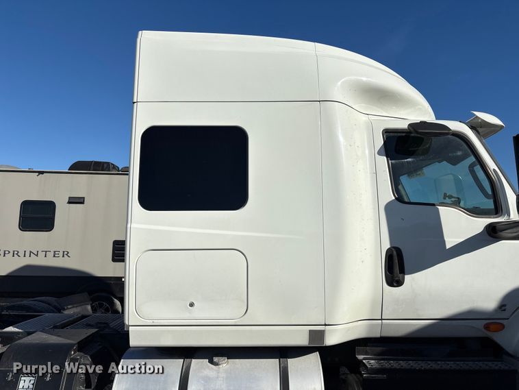 image for item YA1151 2019 International LT625 semi truck