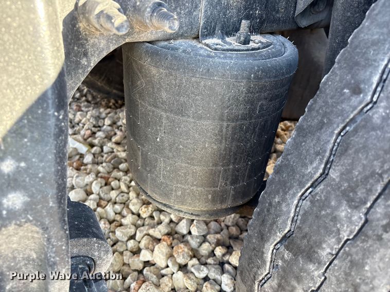 image for item YA1151 2019 International LT625 semi truck