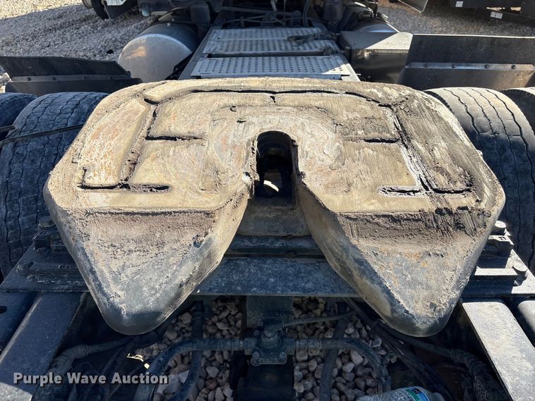 image for item YA1151 2019 International LT625 semi truck