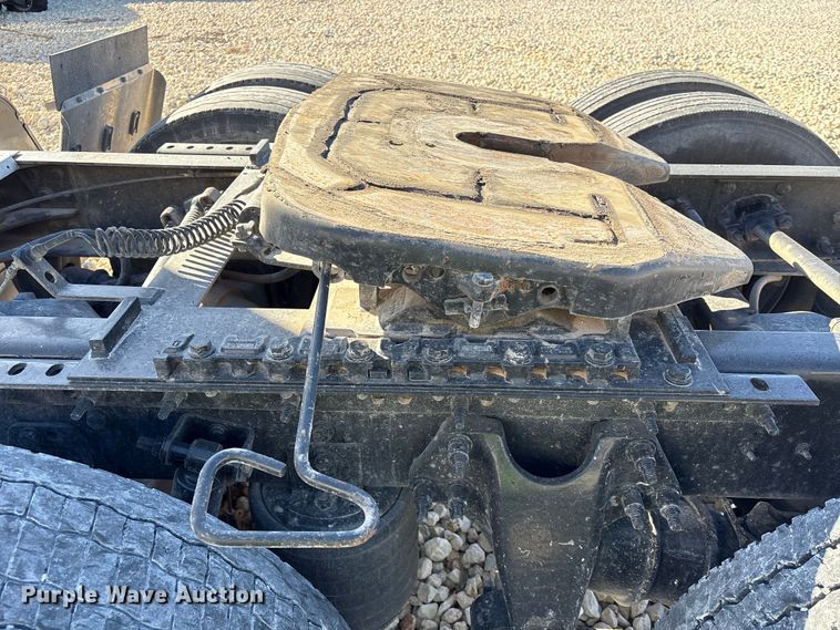 image for item YA1151 2019 International LT625 semi truck