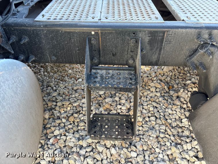 image for item YA1151 2019 International LT625 semi truck