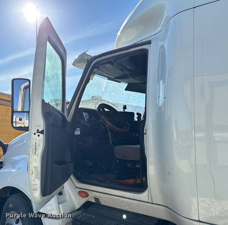 image for item YA1151 2019 International LT625 semi truck