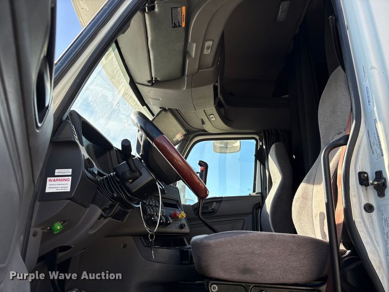 image for item YA1151 2019 International LT625 semi truck