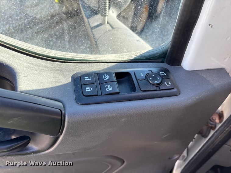 image for item YA1151 2019 International LT625 semi truck