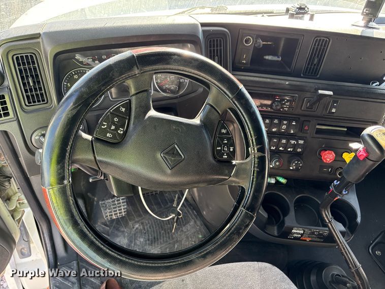 image for item YA1151 2019 International LT625 semi truck