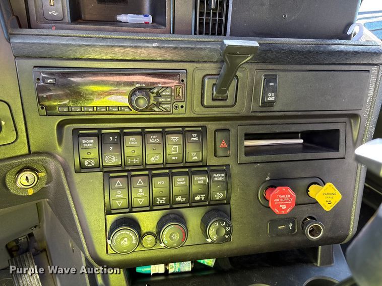 image for item YA1151 2019 International LT625 semi truck