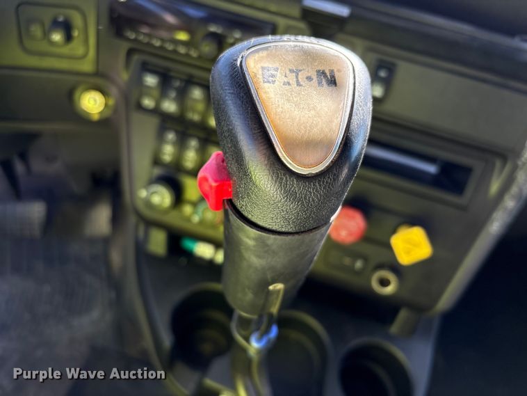 image for item YA1151 2019 International LT625 semi truck