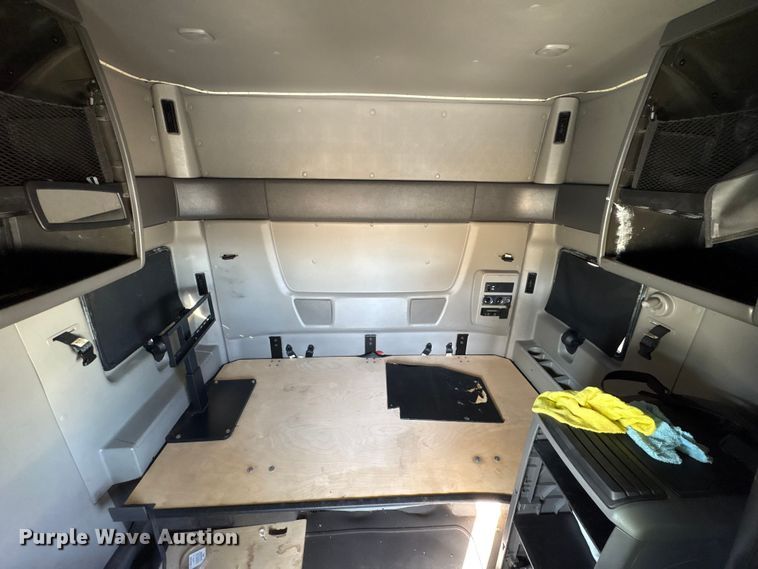 image for item YA1151 2019 International LT625 semi truck