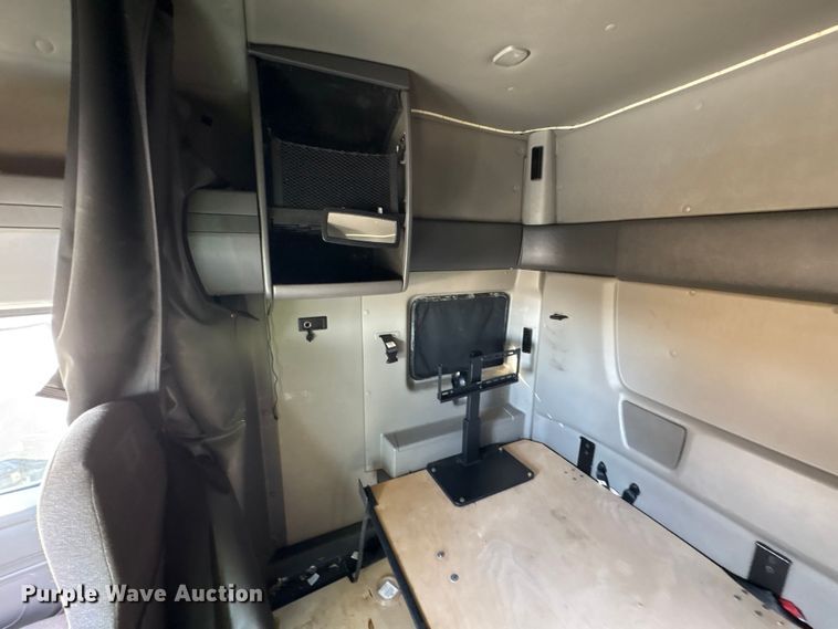 image for item YA1151 2019 International LT625 semi truck