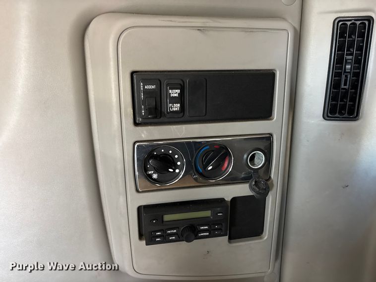 image for item YA1151 2019 International LT625 semi truck