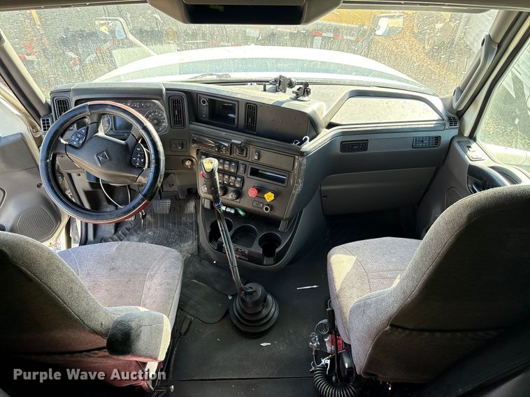 image for item YA1151 2019 International LT625 semi truck