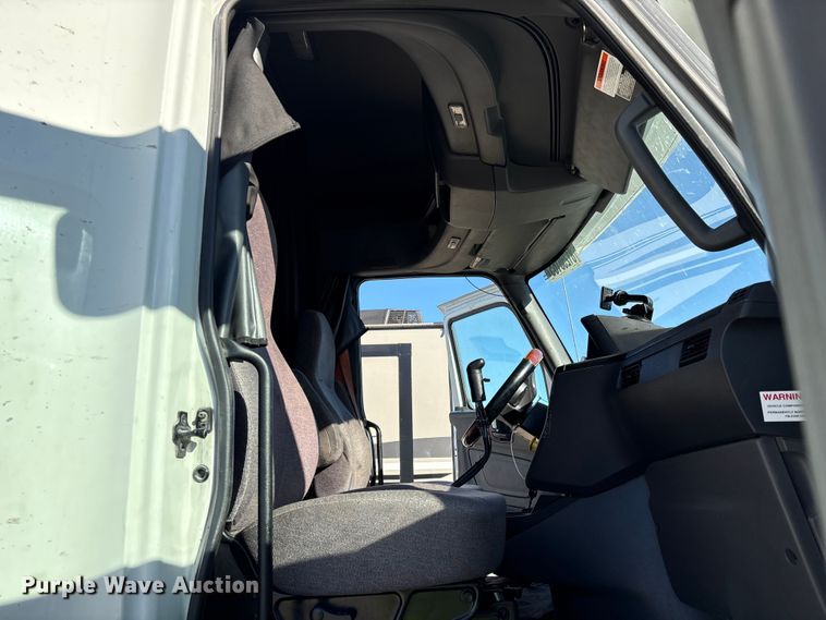 image for item YA1151 2019 International LT625 semi truck