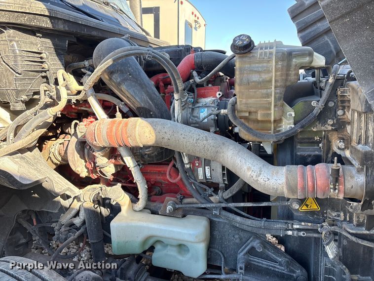 image for item YA1151 2019 International LT625 semi truck