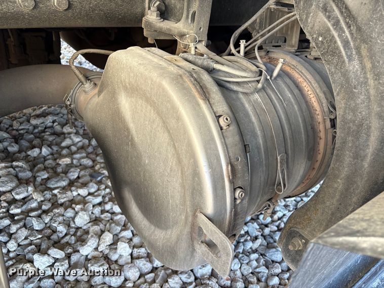 image for item YA1151 2019 International LT625 semi truck