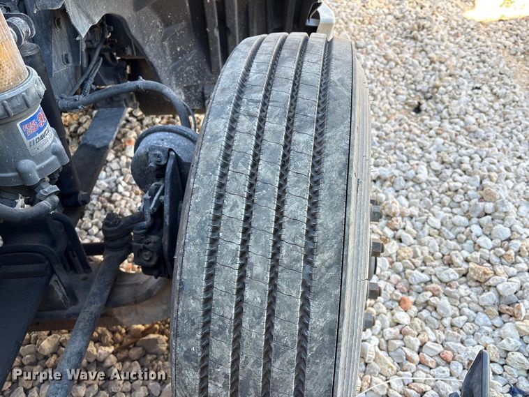 image for item YA1151 2019 International LT625 semi truck