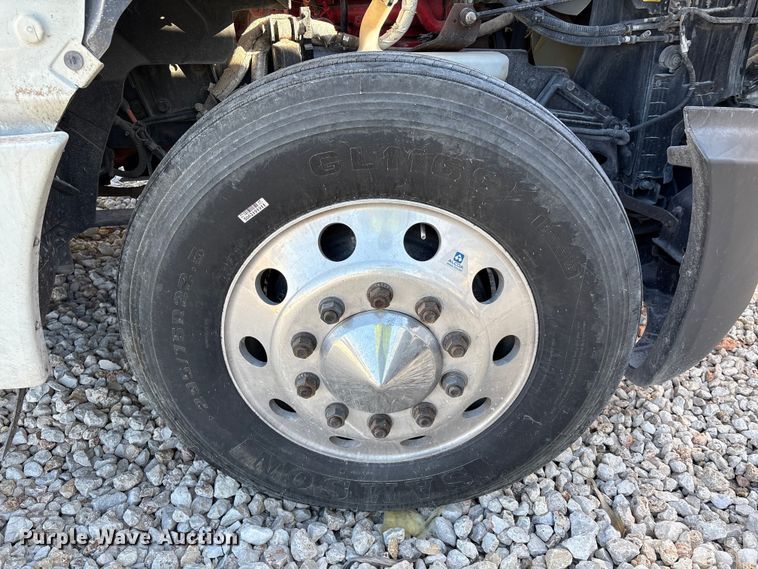 image for item YA1151 2019 International LT625 semi truck