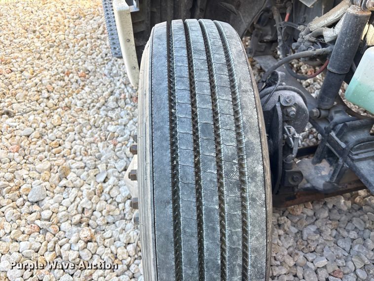 image for item YA1151 2019 International LT625 semi truck