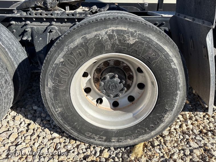 image for item YA1151 2019 International LT625 semi truck