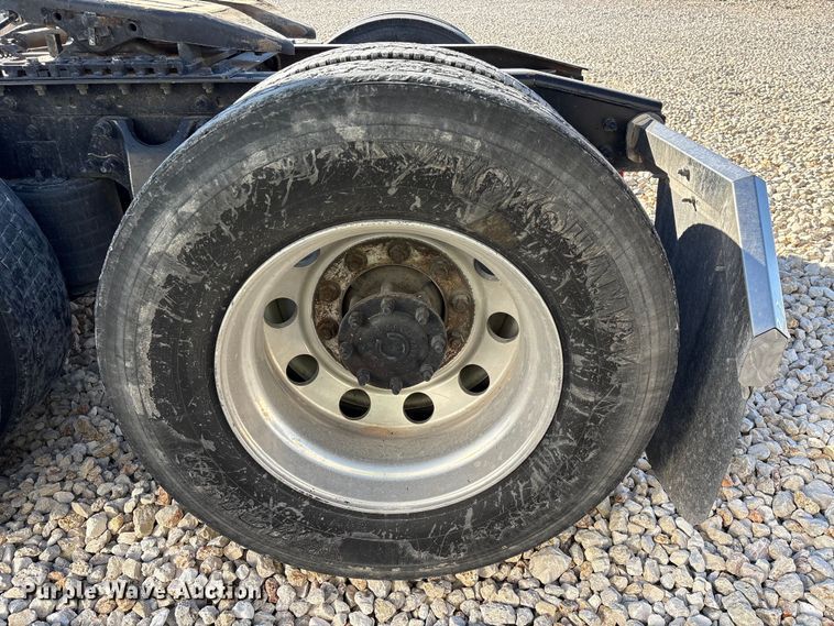 image for item YA1151 2019 International LT625 semi truck