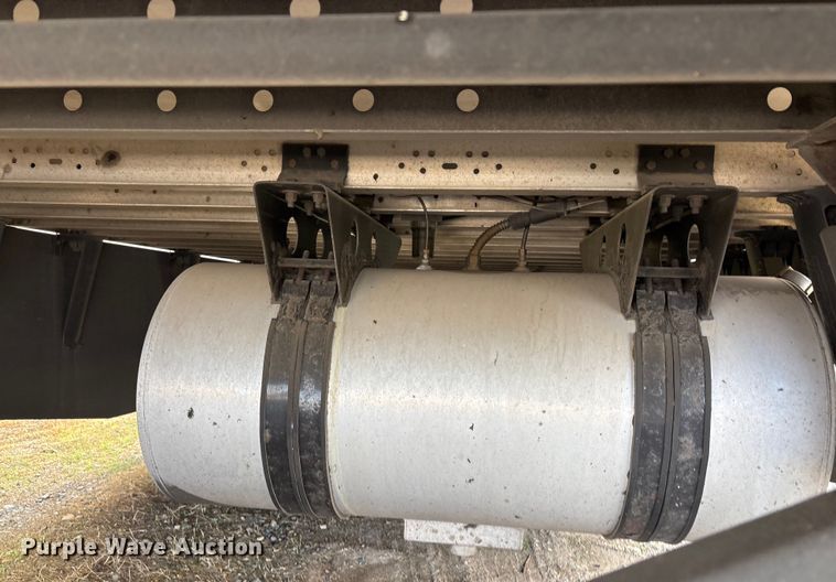 image for item YA1369 2017 CIMC 1RLR5305 refrigerated van trailer