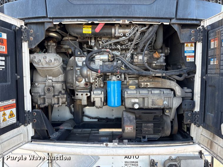 image for item YA1369 2017 CIMC 1RLR5305 refrigerated van trailer