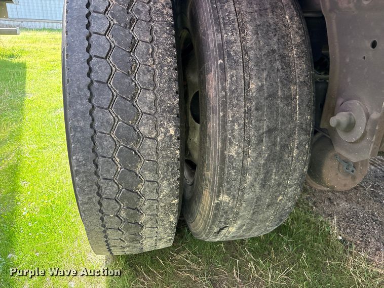 image for item YA1369 2017 CIMC 1RLR5305 refrigerated van trailer