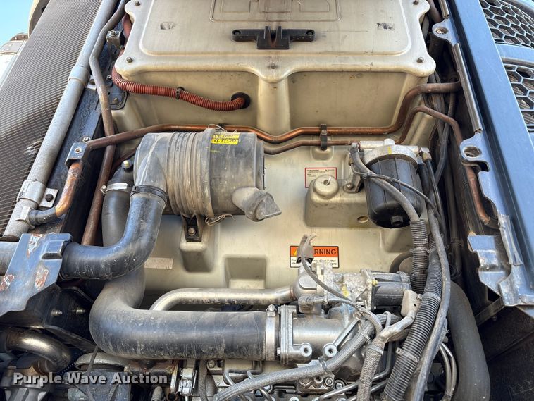 image for item YA1370 2017 CIMC 1RLR5505 refrigerated van trailer