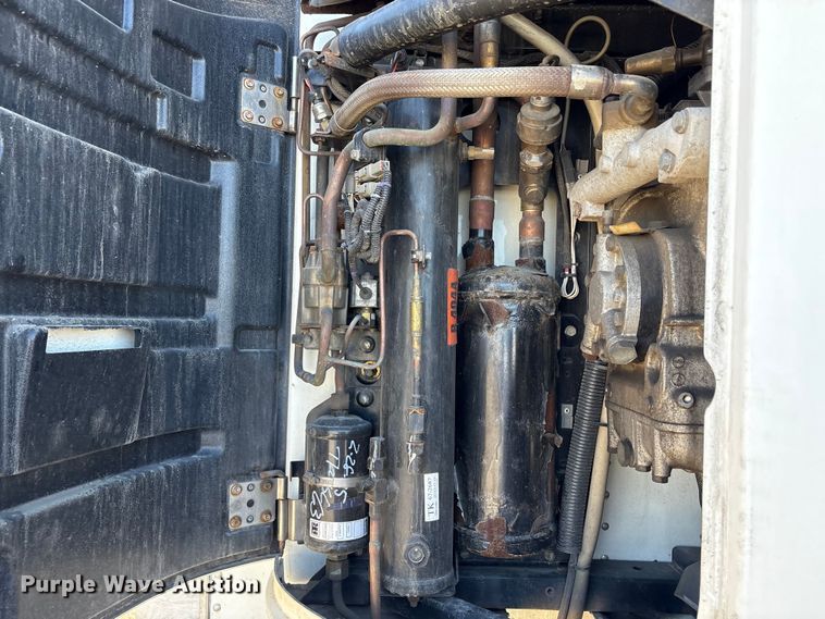 image for item YA1370 2017 CIMC 1RLR5505 refrigerated van trailer