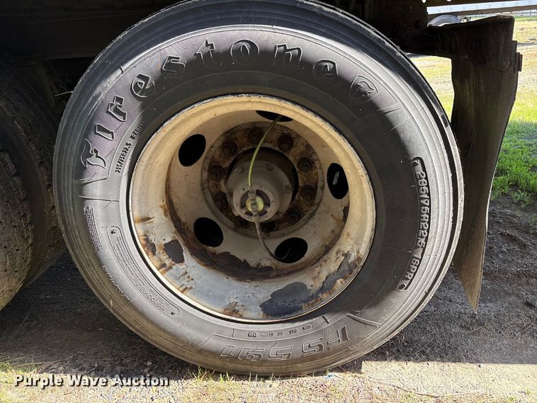 image for item YA1370 2017 CIMC 1RLR5505 refrigerated van trailer