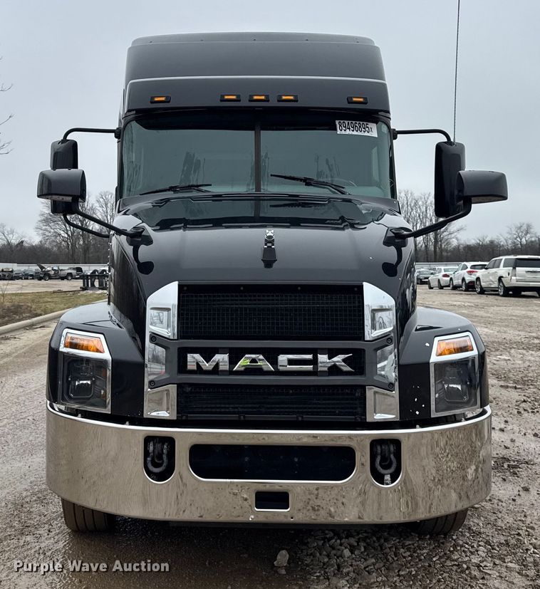 image for item YA1382 2020 Mack Anthem semi truck