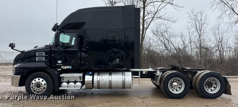 image for item YA1382 2020 Mack Anthem semi truck