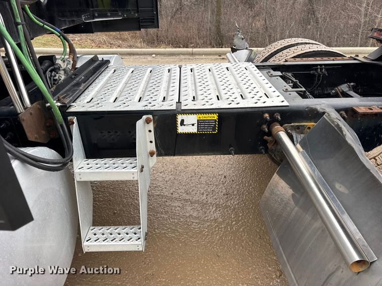 image for item YA1382 2020 Mack Anthem semi truck