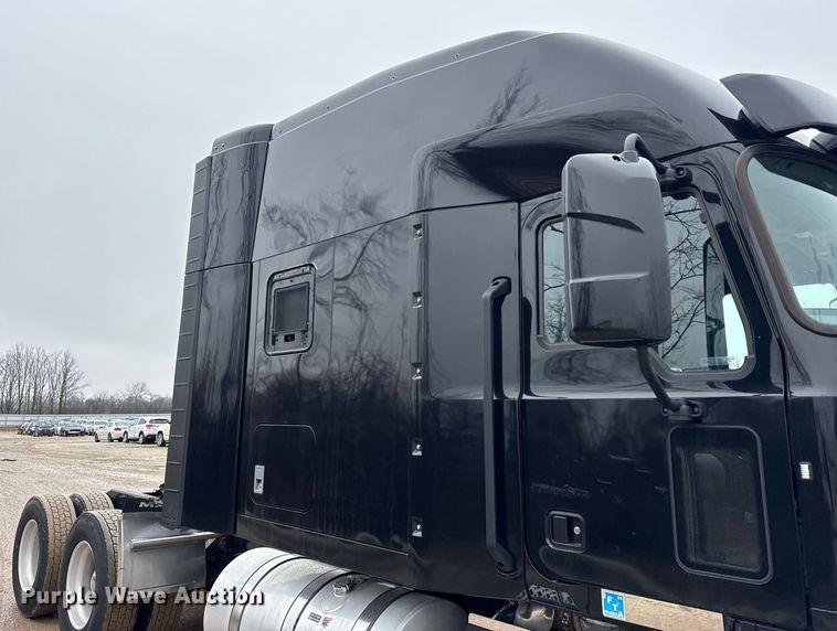 image for item YA1382 2020 Mack Anthem semi truck