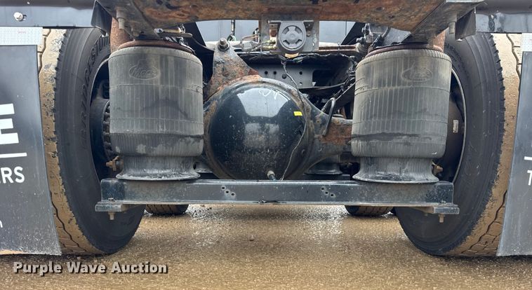 image for item YA1382 2020 Mack Anthem semi truck