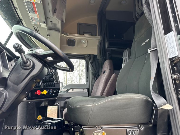 image for item YA1382 2020 Mack Anthem semi truck