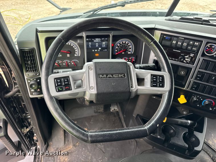 image for item YA1382 2020 Mack Anthem semi truck